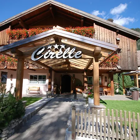 Готель Cirelle & 4*